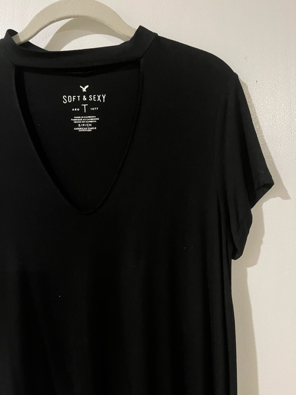 American Eagle Outfitters Black V-Neck Tee